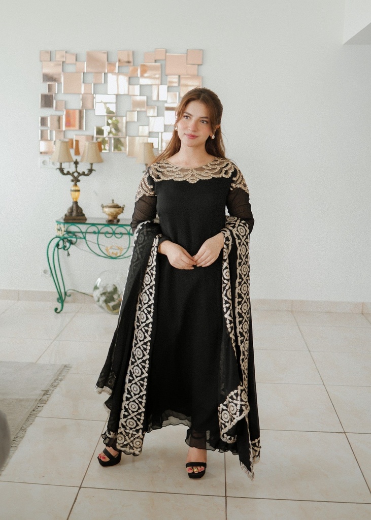 Maxi in Jet black by Alyssa