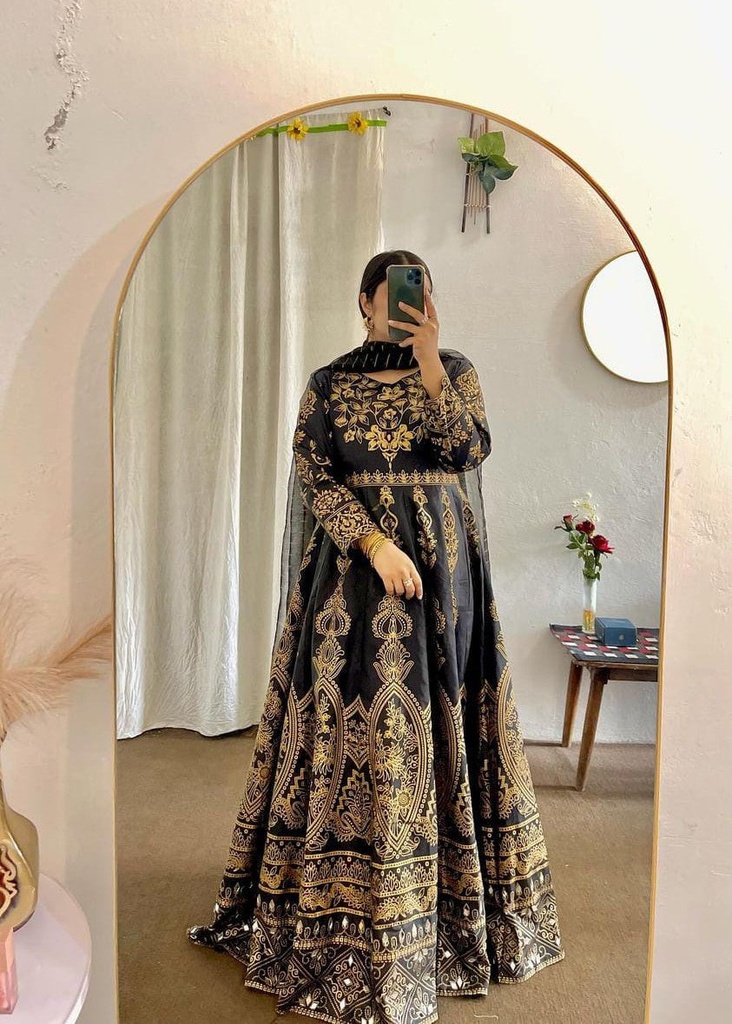 Anarkali in Black by 1 Virsapret
